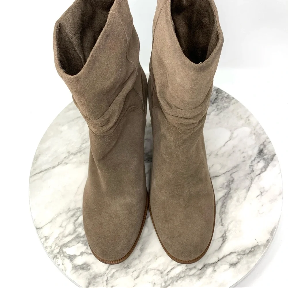 Vince Camuto Parka Suede Booties 9 Neutral Classic Casual  Bohemian Slouchy Boho - Picture 6 of 16